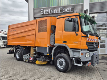 Spazzatrice stradale Mercedes-Benz Actros 2032 A 4x4 Bucher STKF 9500 Airport 30x: foto 4 Spazzatrice stradale Mercedes-Benz Actros 2032 A 4x4 Bucher STKF 9500 Airport 30x: foto 4