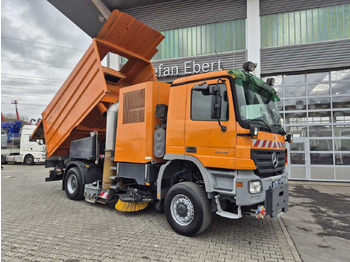 Spazzatrice stradale Mercedes-Benz Actros 2032 A 4x4 Bucher STKF 9500 Airport 30x: foto 2 Spazzatrice stradale Mercedes-Benz Actros 2032 A 4x4 Bucher STKF 9500 Airport 30x: foto 2