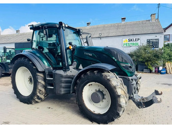 Trattore VALTRA T214