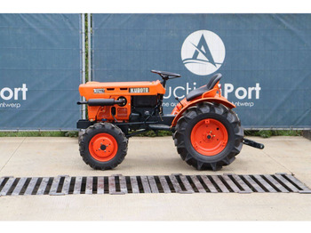 Trattore Kubota B7001DT: foto 2