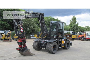 Escavatore gommato JCB