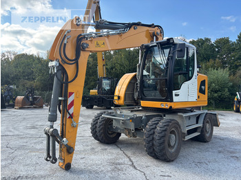 Escavatore gommato LIEBHERR A 918