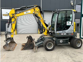 Escavatore gommato WACKER