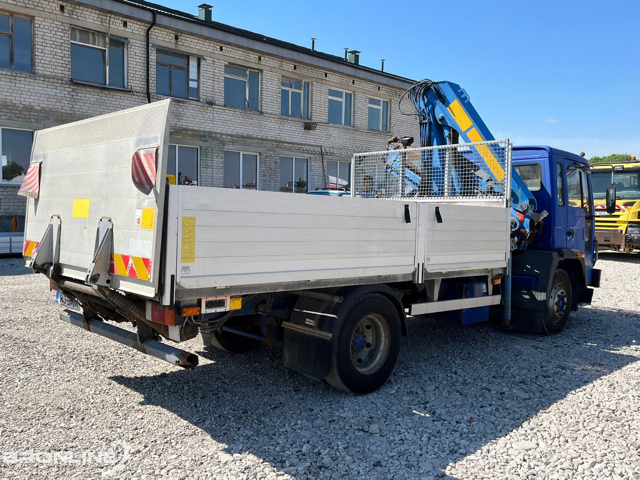 VOLVO FL611 + Palfinger PK 8200 - Autocarro con pianale/ Cassone fisso, Camion con gru: foto 5 VOLVO FL611 + Palfinger PK 8200 - Autocarro con pianale/ Cassone fisso, Camion con gru: foto 5