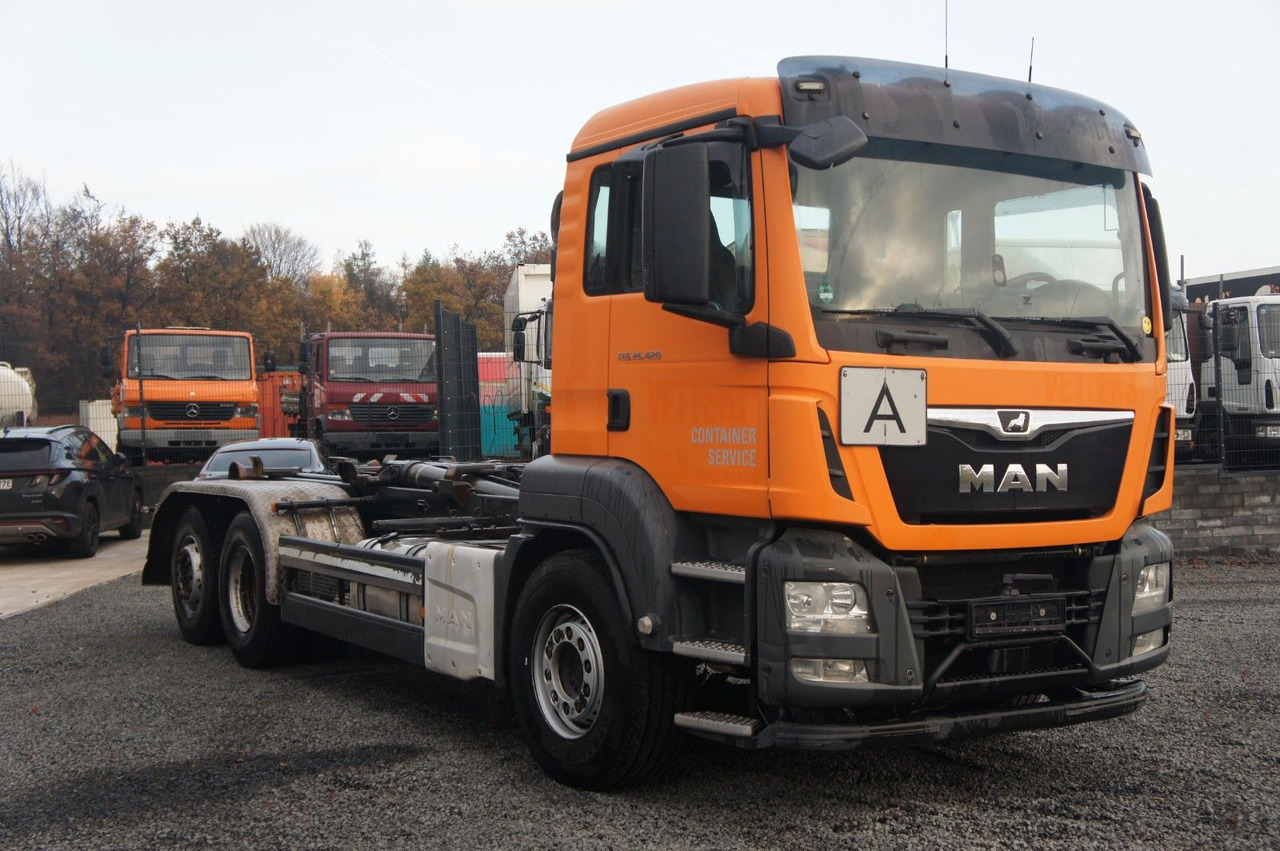 MAN TGS 26.420 Abrollkipper Meiller - Autocarro scarrabile: foto 3 MAN TGS 26.420 Abrollkipper Meiller - Autocarro scarrabile: foto 3