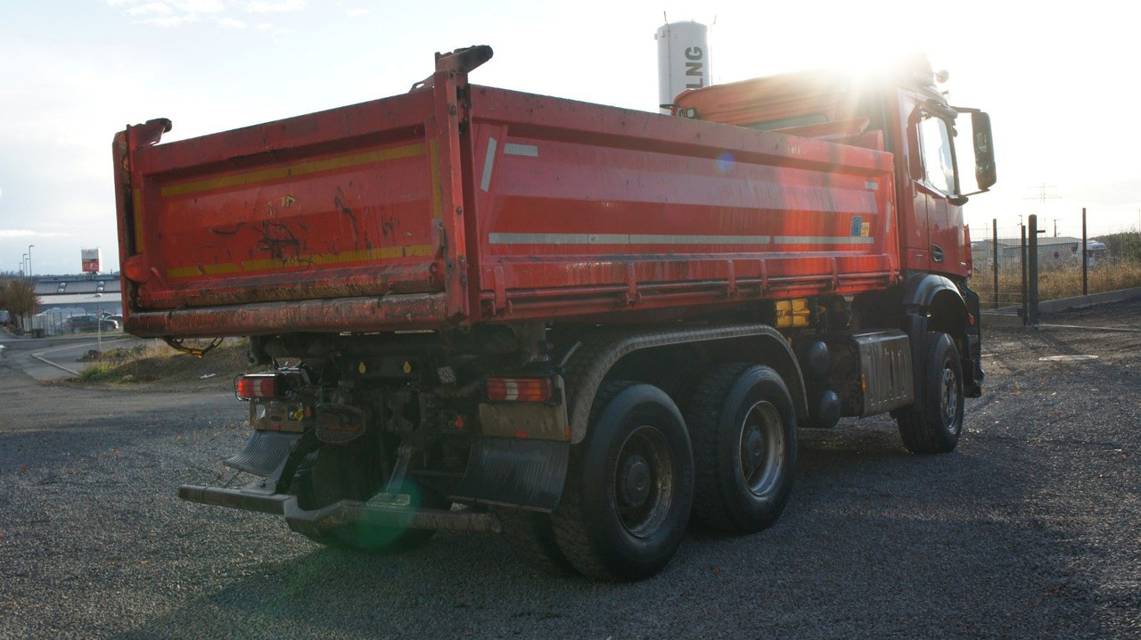 Mercedes-Benz Arocs 2653 Dreiseitenkipper Meiller Bordmatik - Autocarro ribaltabile: foto 4 Mercedes-Benz Arocs 2653 Dreiseitenkipper Meiller Bordmatik - Autocarro ribaltabile: foto 4