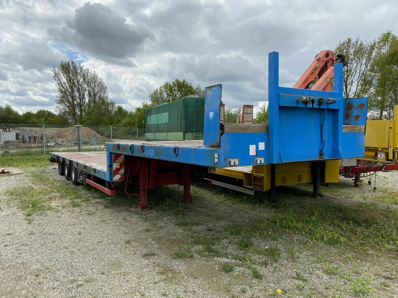 3 Achs Satteltieflader Platofür Fertigteile ode - Semirimorchio pianale ribassato: foto 1 3 Achs Satteltieflader Platofür Fertigteile ode - Semirimorchio pianale ribassato: foto 1