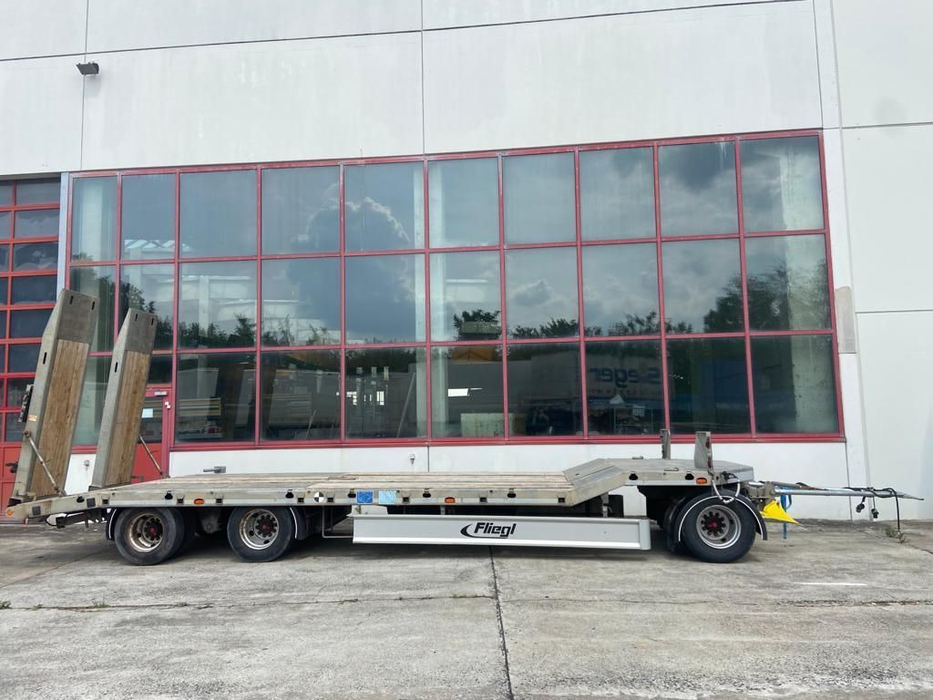 Fliegl 3 Achs Tiefladeranhänger - Rimorchio pianale ribassato: foto 3 Fliegl 3 Achs Tiefladeranhänger - Rimorchio pianale ribassato: foto 3