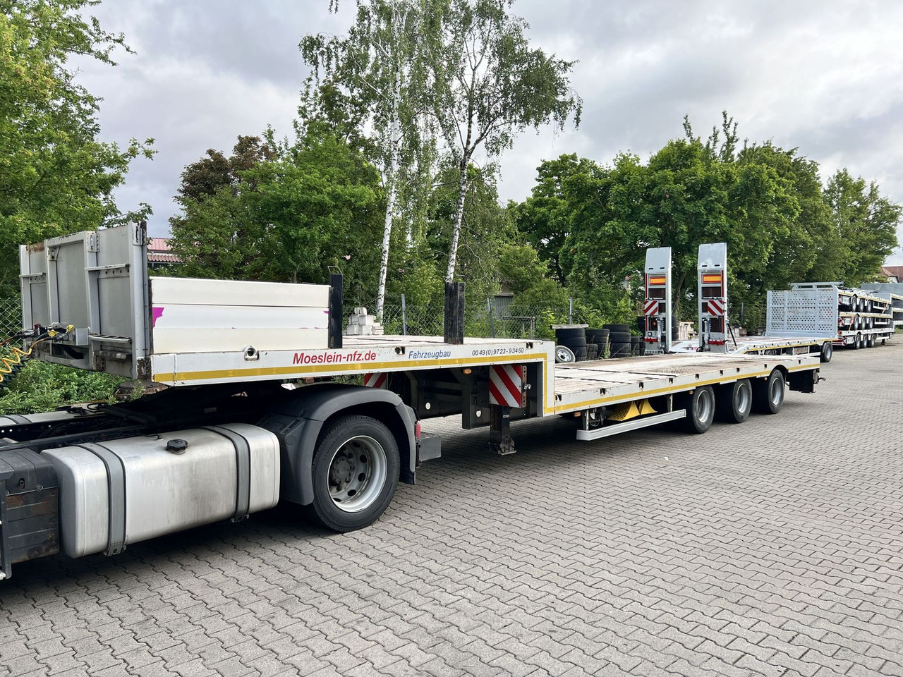 Möslein 3 Achs Satteltieflader - Semirimorchio pianale ribassato: foto 2 Möslein 3 Achs Satteltieflader - Semirimorchio pianale ribassato: foto 2