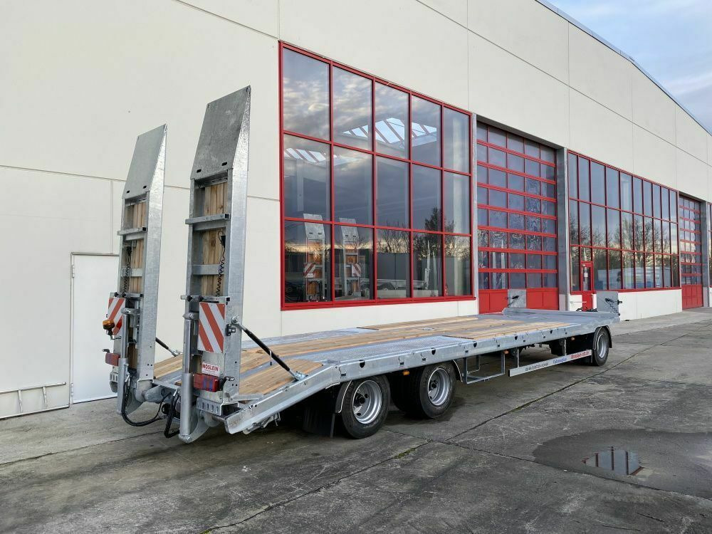 Möslein 3 Achs Tieflader mit gerader Ladefläche 8,10 m, - Rimorchio pianale ribassato: foto 3 Möslein 3 Achs Tieflader mit gerader Ladefläche 8,10 m, - Rimorchio pianale ribassato: foto 3