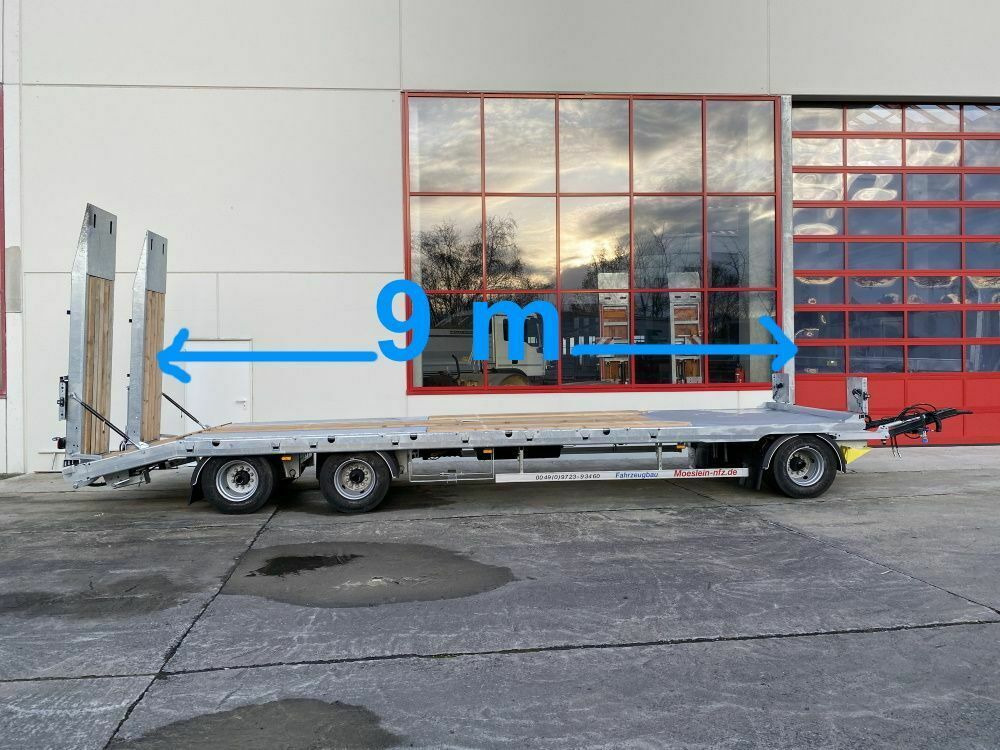 Möslein 3 Achs Tieflader mit gerader Ladefläche 9 m, Ne - Rimorchio pianale ribassato: foto 1 Möslein 3 Achs Tieflader mit gerader Ladefläche 9 m, Ne - Rimorchio pianale ribassato: foto 1