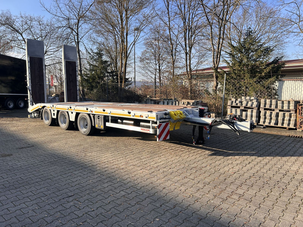 Möslein 34 t GG Tridem- Tieflader 3 Achs, gelenktNeufah - Rimorchio pianale ribassato: foto 2 Möslein 34 t GG Tridem- Tieflader 3 Achs, gelenktNeufah - Rimorchio pianale ribassato: foto 2