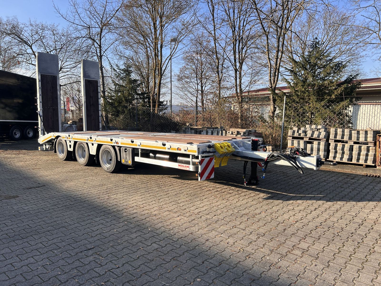Möslein 34 t GG Tridem- Tieflader 3 Achs, gelenktNeufah - Rimorchio pianale ribassato: foto 4 Möslein 34 t GG Tridem- Tieflader 3 Achs, gelenktNeufah - Rimorchio pianale ribassato: foto 4