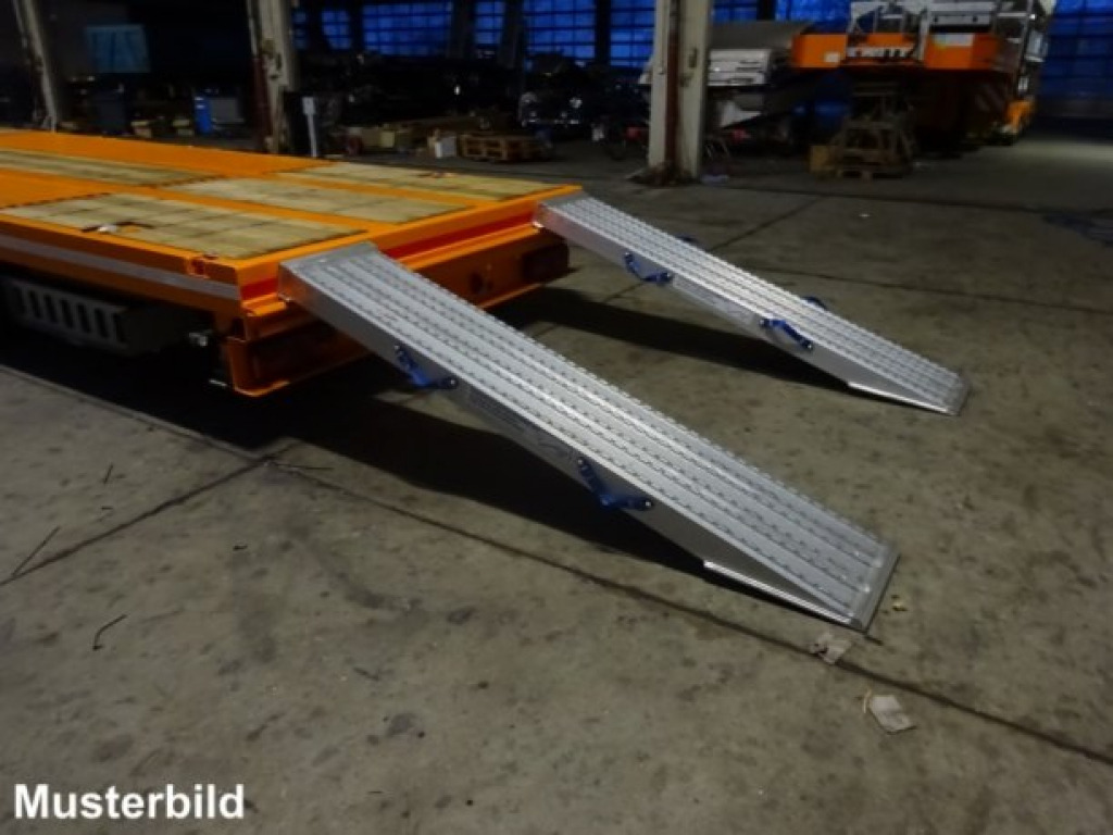 Möslein ST 3 Plato 8,7 3 Achs Satteltieflader Plato 45 t GGfür Fertigteile, Baumaschinen - Semirimorchio pianale ribassato: foto 2 Möslein ST 3 Plato 8,7 3 Achs Satteltieflader Plato 45 t GGfür Fertigteile, Baumaschinen - Semirimorchio pianale ribassato: foto 2