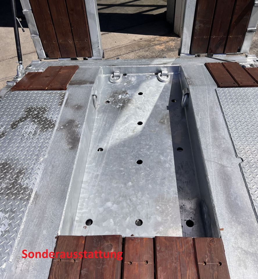 Möslein T 3-8,20 P VB H1 3 Achs Tieflader mit gerader Ladefläche 8,20 m, Neufahrzeug - Rimorchio pianale ribassato: foto 4 Möslein T 3-8,20 P VB H1 3 Achs Tieflader mit gerader Ladefläche 8,20 m, Neufahrzeug - Rimorchio pianale ribassato: foto 4