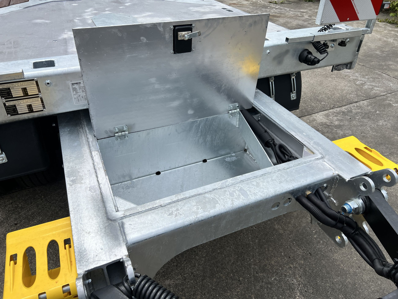 Möslein T 3-9,20 F 3 Achs Tieflader mit gerader Ladefläche 9 m, Neufahrzeug - Rimorchio pianale ribassato: foto 3 Möslein T 3-9,20 F 3 Achs Tieflader mit gerader Ladefläche 9 m, Neufahrzeug - Rimorchio pianale ribassato: foto 3