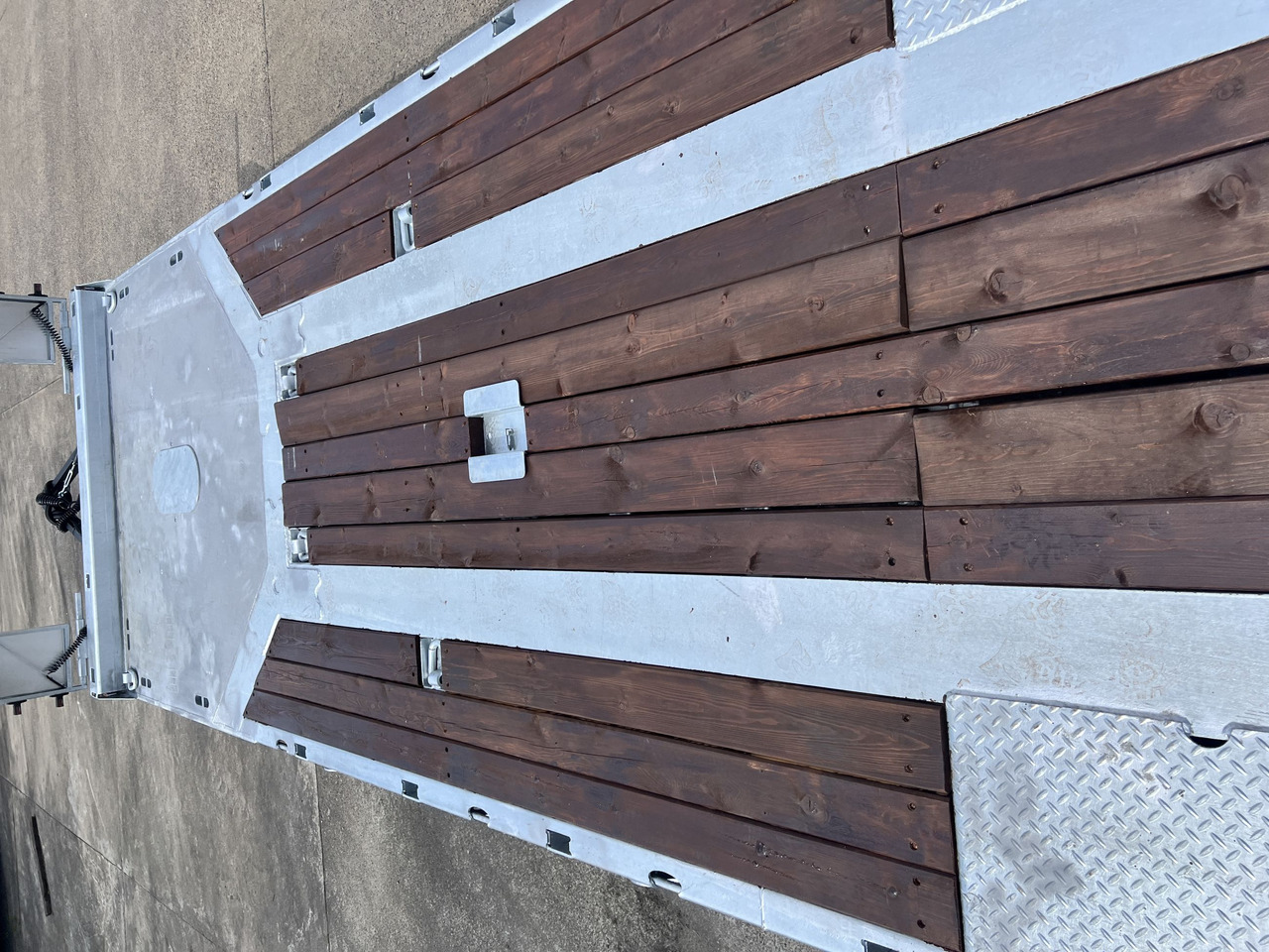 Möslein T 3-9,20 F 3 Achs Tieflader mit gerader Ladefläche 9 m, Neufahrzeug - Rimorchio pianale ribassato: foto 2 Möslein T 3-9,20 F 3 Achs Tieflader mit gerader Ladefläche 9 m, Neufahrzeug - Rimorchio pianale ribassato: foto 2