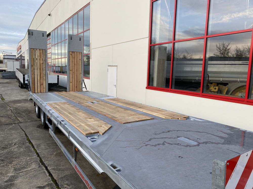 Möslein T 3-9,20 F Blatt 3 Achs Tieflader mit gerader Ladefläche 9 m, Neufahrzeug - Rimorchio pianale ribassato: foto 2 Möslein T 3-9,20 F Blatt 3 Achs Tieflader mit gerader Ladefläche 9 m, Neufahrzeug - Rimorchio pianale ribassato: foto 2