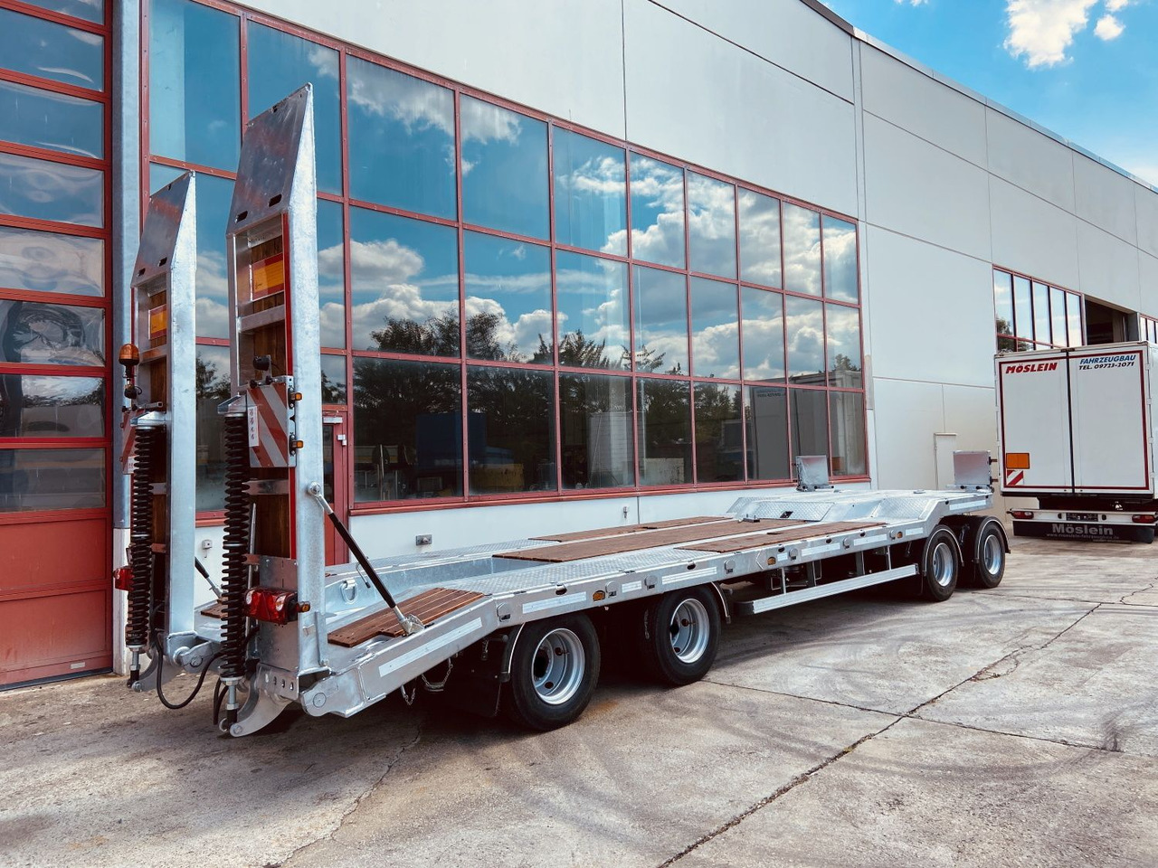 Möslein T 4 VB F 4 Achs Tieflader- Anhänger, Neufahrzeug - Rimorchio pianale ribassato: foto 3 Möslein T 4 VB F 4 Achs Tieflader- Anhänger, Neufahrzeug - Rimorchio pianale ribassato: foto 3