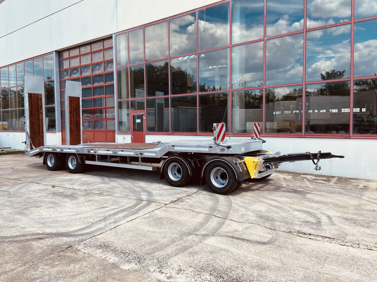 Möslein T 4 VB F 4 Achs Tieflader- Anhänger, Neufahrzeug - Rimorchio pianale ribassato: foto 4 Möslein T 4 VB F 4 Achs Tieflader- Anhänger, Neufahrzeug - Rimorchio pianale ribassato: foto 4