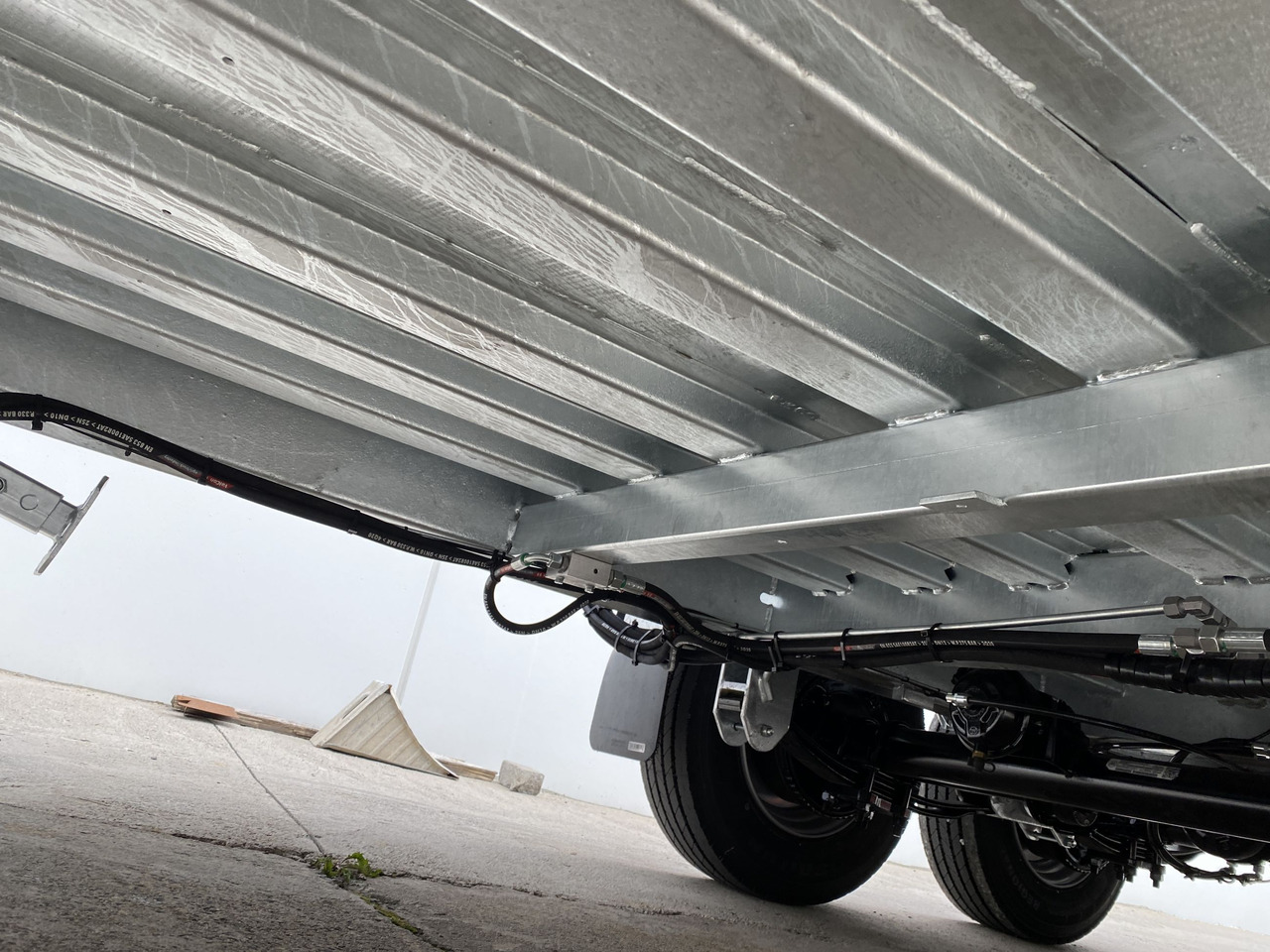 Möslein TT 11-E6x2 hydr. Rampen Tieflader für Fräsen breiten hydraulischen Rampen, Neu - Rimorchio pianale ribassato: foto 4 Möslein TT 11-E6x2 hydr. Rampen Tieflader für Fräsen breiten hydraulischen Rampen, Neu - Rimorchio pianale ribassato: foto 4