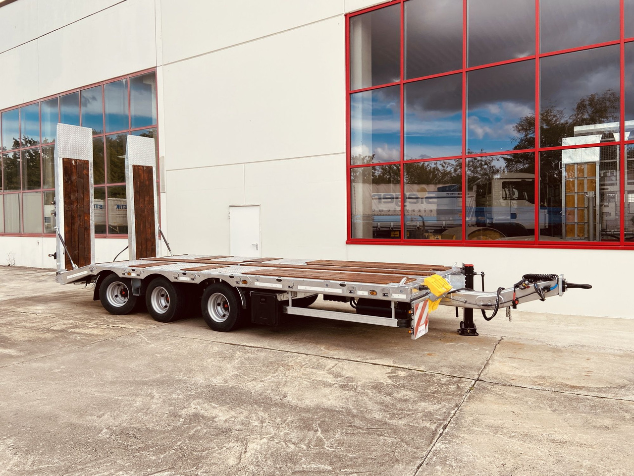 Möslein TT 31 31 t GG Tridem- Tieflader 3 Achs, gelenktNeufahrzeug - Rimorchio pianale ribassato: foto 4 Möslein TT 31 31 t GG Tridem- Tieflader 3 Achs, gelenktNeufahrzeug - Rimorchio pianale ribassato: foto 4