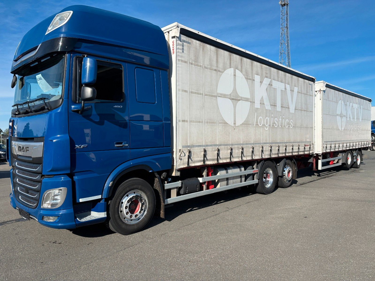 DAF SSC XF 480 Jumbozug + Anh Wecon Staplerhalterung - Camion centinato: foto 1 DAF SSC XF 480 Jumbozug + Anh Wecon Staplerhalterung - Camion centinato: foto 1