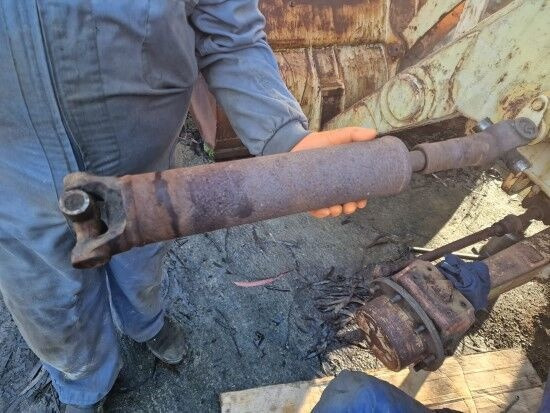 Albero di trasmissione per Terna Caterpillar 428: foto 1