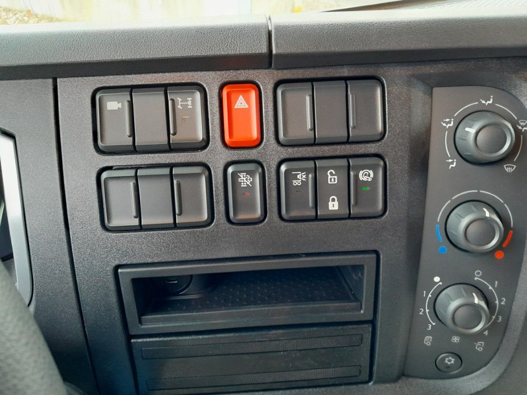 Leasing di  DAF FA XB 290 16t Spier Plywoodkoffer DAF FA XB 290 16t Spier Plywoodkoffer: foto 19