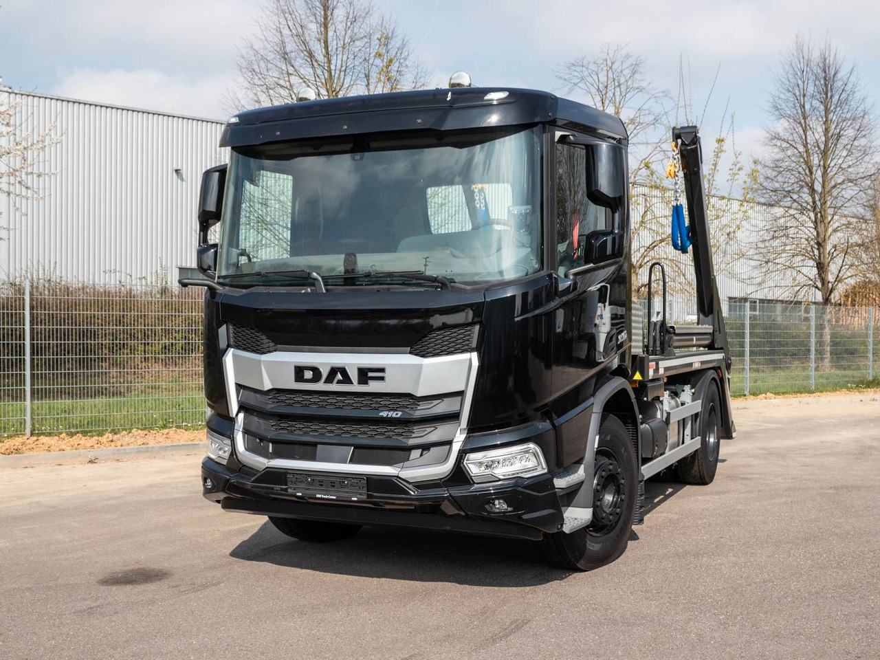 DAF FA XD 410 VDL Absetzkipper DAF FA XD 410 VDL Absetzkipper - Autocarro multibenna: foto 1 DAF FA XD 410 VDL Absetzkipper DAF FA XD 410 VDL Absetzkipper - Autocarro multibenna: foto 1