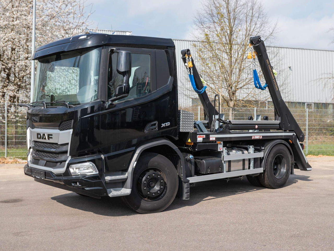 DAF FA XD 410 VDL Absetzkipper DAF FA XD 410 VDL Absetzkipper - Autocarro multibenna: foto 3 DAF FA XD 410 VDL Absetzkipper DAF FA XD 410 VDL Absetzkipper - Autocarro multibenna: foto 3