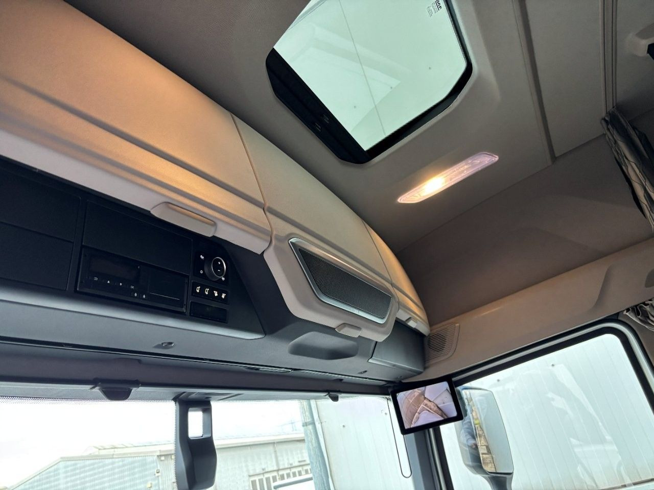 Autocarro trasporto di bevande DAF FAN XG 480 Swing-Board-Aufbau Mitnahmestapler: foto 9 Autocarro trasporto di bevande DAF FAN XG 480 Swing-Board-Aufbau Mitnahmestapler: foto 9