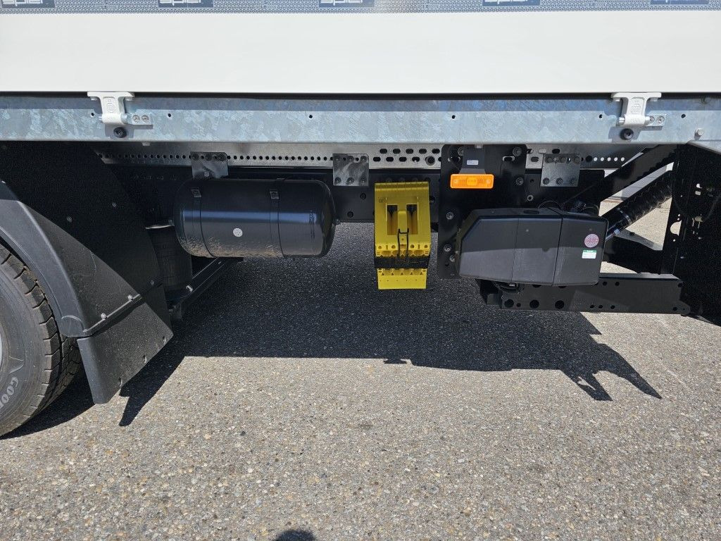 Leasing di DAF LF 210 7,49t Spier Pritsche-Plane LBW Tageszulas DAF FA LF 210 08t Spier Pritsche mit LBW DAF LF 210 7,49t Spier Pritsche-Plane LBW Tageszulas DAF FA LF 210 08t Spier Pritsche mit LBW: foto 7