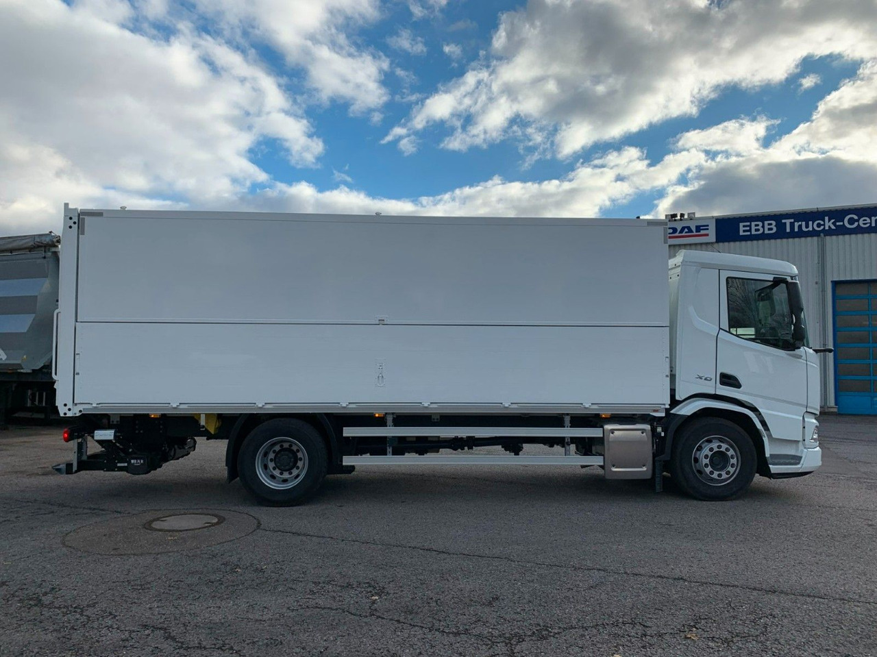 DAF XD 370 FA Getränkeaufbau zikun - Autocarro trasporto di bevande: foto 3 DAF XD 370 FA Getränkeaufbau zikun - Autocarro trasporto di bevande: foto 3