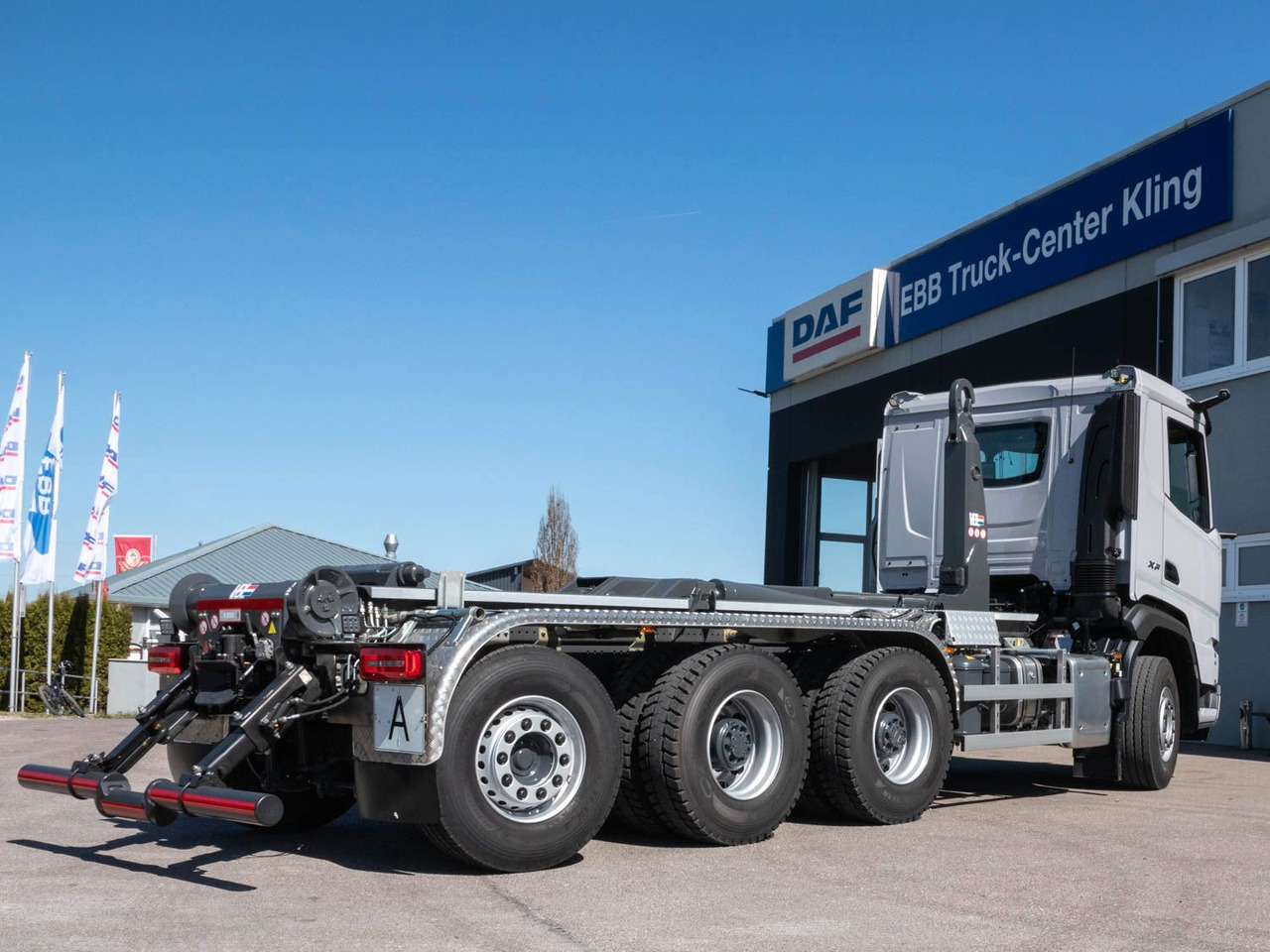 DAF XF 530 FAW mit VDL Abrollkipper DAF XF 530 FAW mit VDL Abrollkipper - Autocarro scarrabile: foto 3 DAF XF 530 FAW mit VDL Abrollkipper DAF XF 530 FAW mit VDL Abrollkipper - Autocarro scarrabile: foto 3