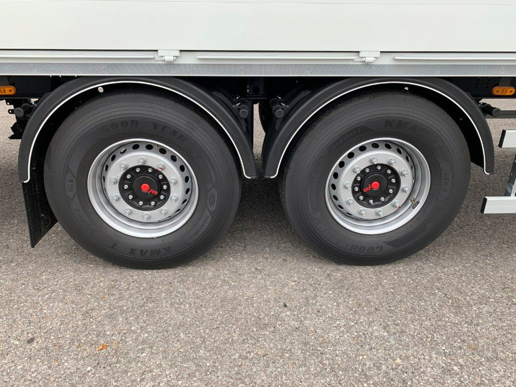 Zentralachsanhänger Swing-Board I tiefgekuppelt - Rimorchio trasporto di bevande: foto 3 Zentralachsanhänger Swing-Board I tiefgekuppelt - Rimorchio trasporto di bevande: foto 3