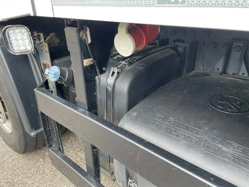 Leasing di DAF CF 330 6X2 2017 schmitz + thermo-king T1200 DAF CF 330 6X2 2017 schmitz + thermo-king T1200: foto 13 Leasing di DAF CF 330 6X2 2017 schmitz + thermo-king T1200 DAF CF 330 6X2 2017 schmitz + thermo-king T1200: foto 13