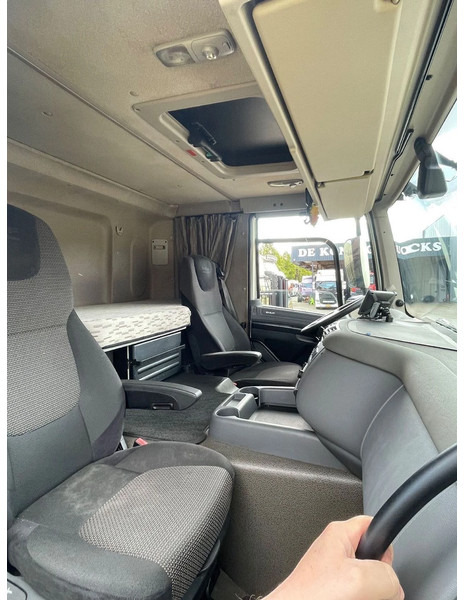 Foto d'interni 1: Leasing di DAF CF 330 6X2 2017 schmitz + thermo-king T1200 DAF CF 330 6X2 2017 schmitz + thermo-king T1200 Foto d'interni 1: Leasing di DAF CF 330 6X2 2017 schmitz + thermo-king T1200 DAF CF 330 6X2 2017 schmitz + thermo-king T1200