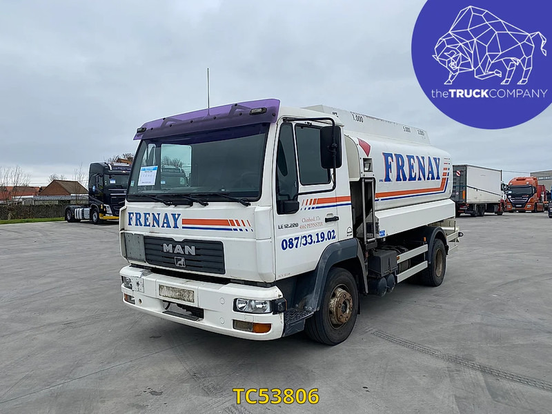 MAN L 2000 12.220 - Camion cisterna: foto 1 MAN L 2000 12.220 - Camion cisterna: foto 1