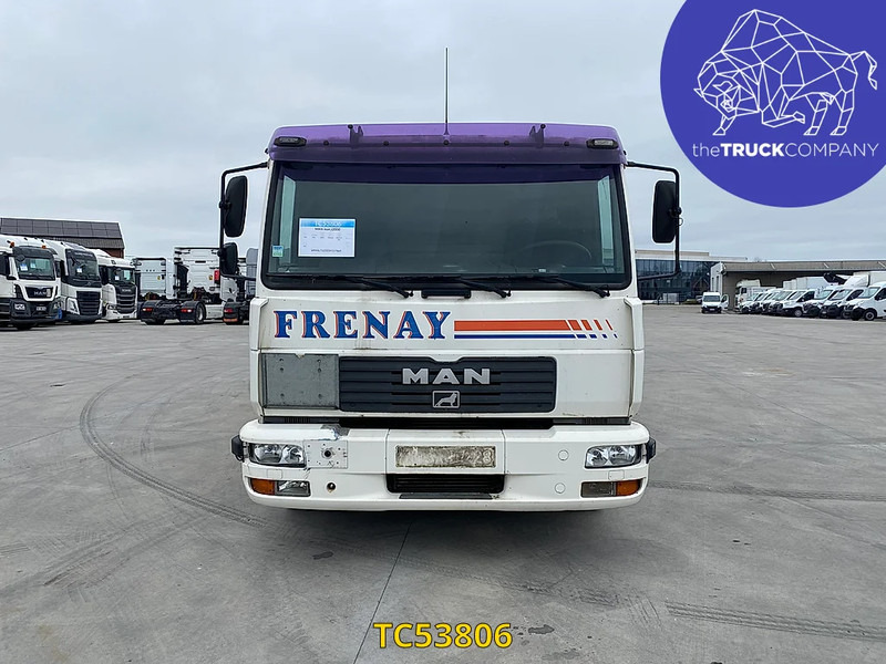 MAN L 2000 12.220 - Camion cisterna: foto 2 MAN L 2000 12.220 - Camion cisterna: foto 2
