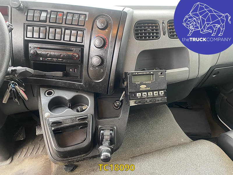 Renault D 240 - Autocarro frigorifero: foto 4 Renault D 240 - Autocarro frigorifero: foto 4