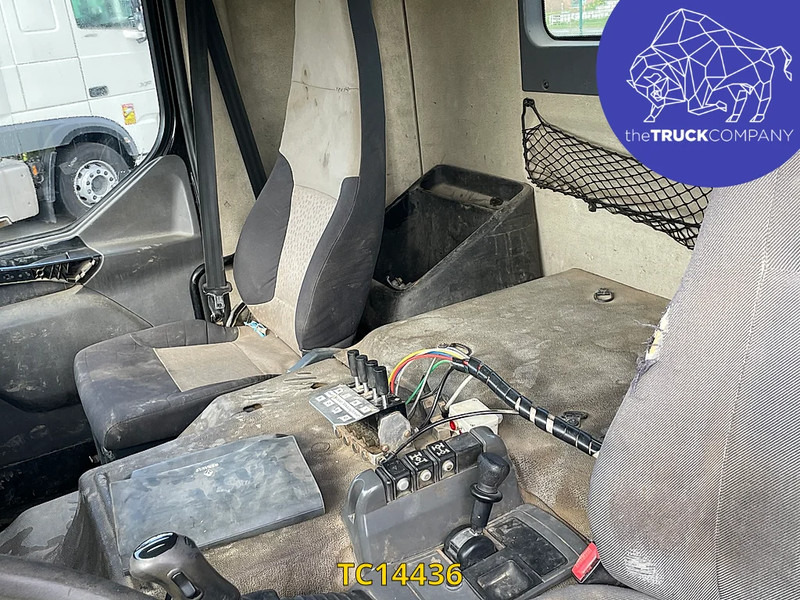 Renault Kerax 370 - Autocarro portacontainer/ Caisse interchangeable: foto 3 Renault Kerax 370 - Autocarro portacontainer/ Caisse interchangeable: foto 3