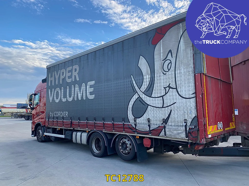 Volvo FH 500 - Camion centinato: foto 2 Volvo FH 500 - Camion centinato: foto 2