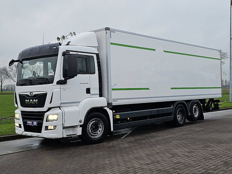 MAN 26.420 TGS 6X2-4 LL LIFT ISOBOX - Autocarro furgonato: foto 2 MAN 26.420 TGS 6X2-4 LL LIFT ISOBOX - Autocarro furgonato: foto 2