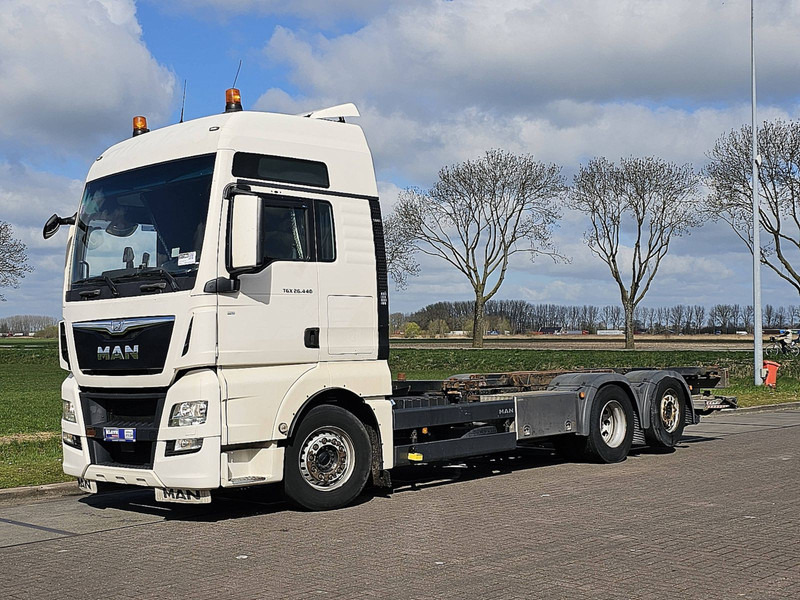 MAN 26.440 TGX XXL 6X2-4 STEER AXLE - Autocarro portacontainer/ Caisse interchangeable: foto 2 MAN 26.440 TGX XXL 6X2-4 STEER AXLE - Autocarro portacontainer/ Caisse interchangeable: foto 2