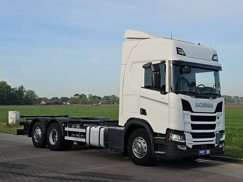 Scania R450 6X2*4 RET. LED WB475 - Autocarro portacontainer/ Caisse interchangeable: foto 5 Scania R450 6X2*4 RET. LED WB475 - Autocarro portacontainer/ Caisse interchangeable: foto 5