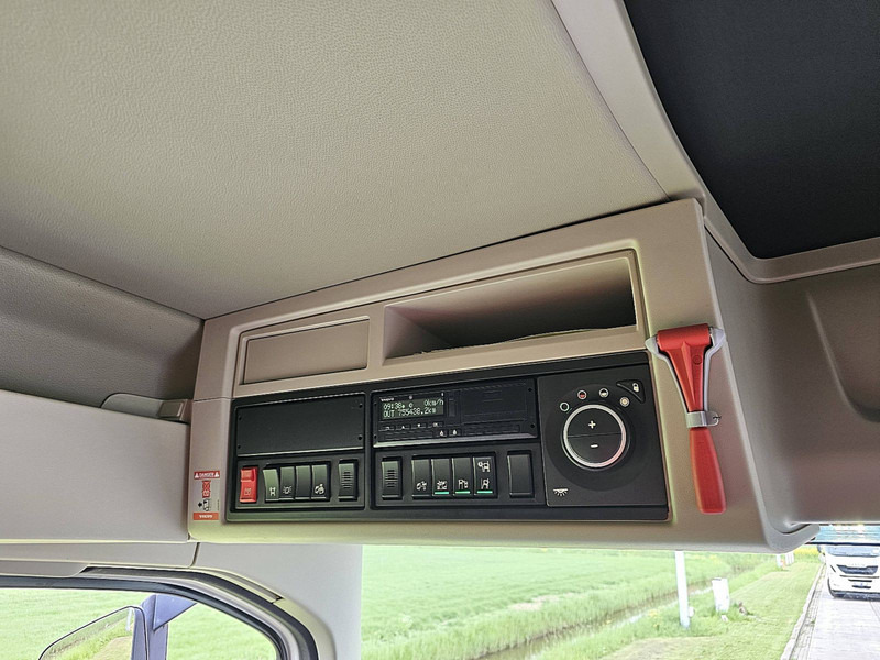 Leasing di Volvo FH 500 FH5 6X2 STEERED PTO Volvo FH 500 FH5 6X2 STEERED PTO: foto 9