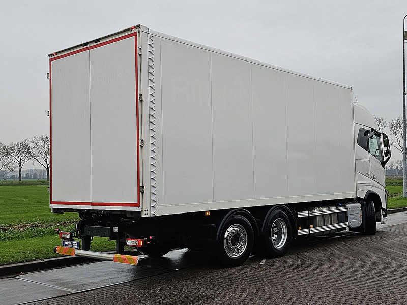 Volvo FH 16.750 6X2*4 4 SEATS 154TKM - Autocarro furgonato: foto 3 Volvo FH 16.750 6X2*4 4 SEATS 154TKM - Autocarro furgonato: foto 3