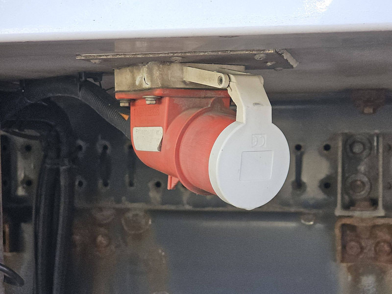 Leasing di Volvo FM 330 6X2 FRIGOBL. LIFT Volvo FM 330 6X2 FRIGOBL. LIFT: foto 17