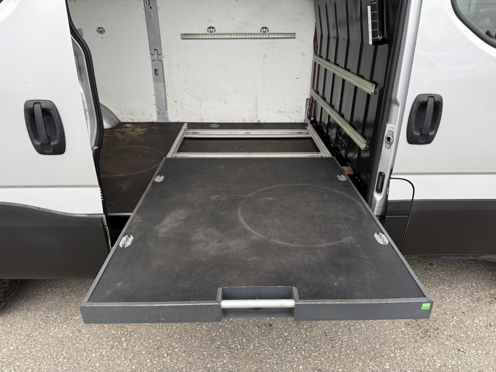 Iveco Daily 35S14 CNG Erdgas Klimaaut. Sitzheizung - Furgone chiuso: foto 4 Iveco Daily 35S14 CNG Erdgas Klimaaut. Sitzheizung - Furgone chiuso: foto 4